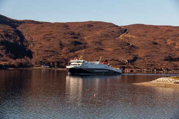 Ferry, MV Loch Seaforth, Arrival, Ullapool Harbour, March 2016